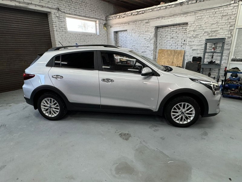 Стекло заднее глухое Kia Rio X 2021