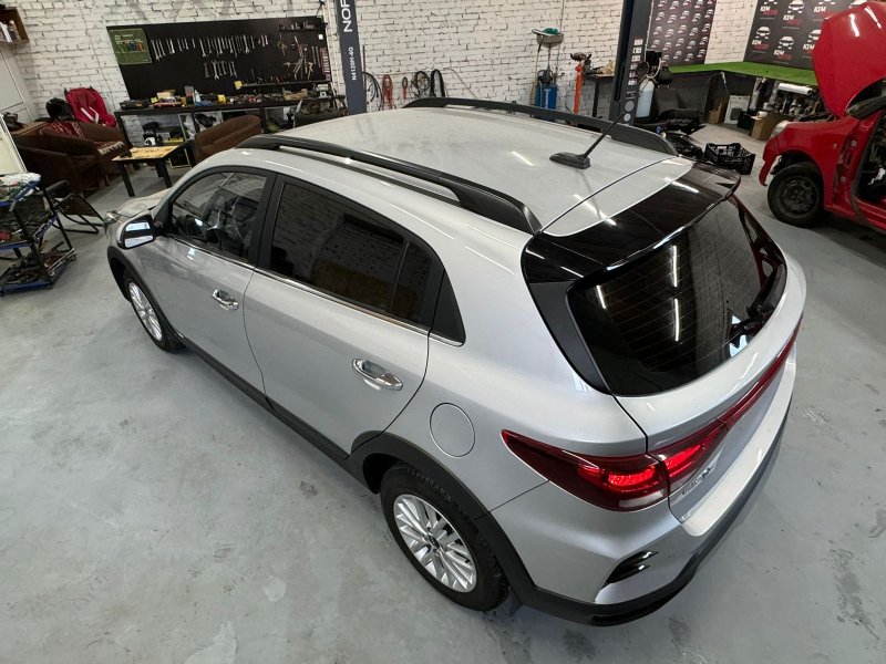 Стекло двери глухое Kia Rio X 2021