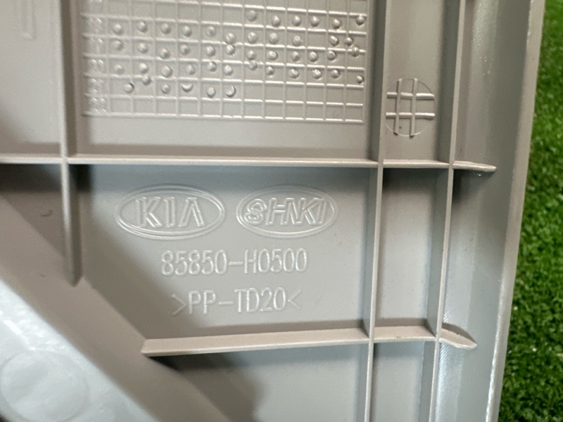 Накладка стойки задняя левая Kia Rio X 2021