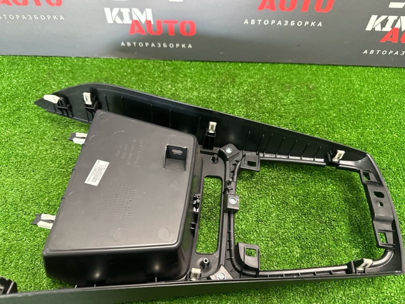Накладка центральной консоли Kia Rio X 2021