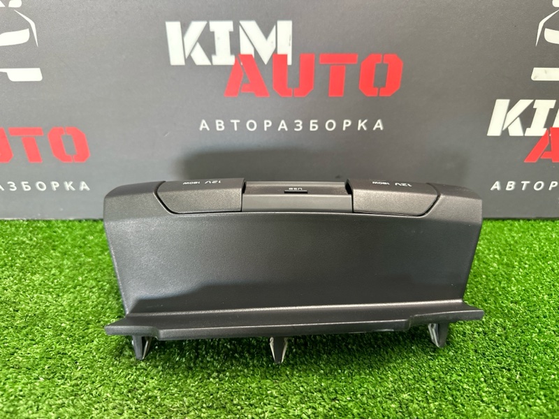 Блок розеток 12V Kia Rio X 2021
