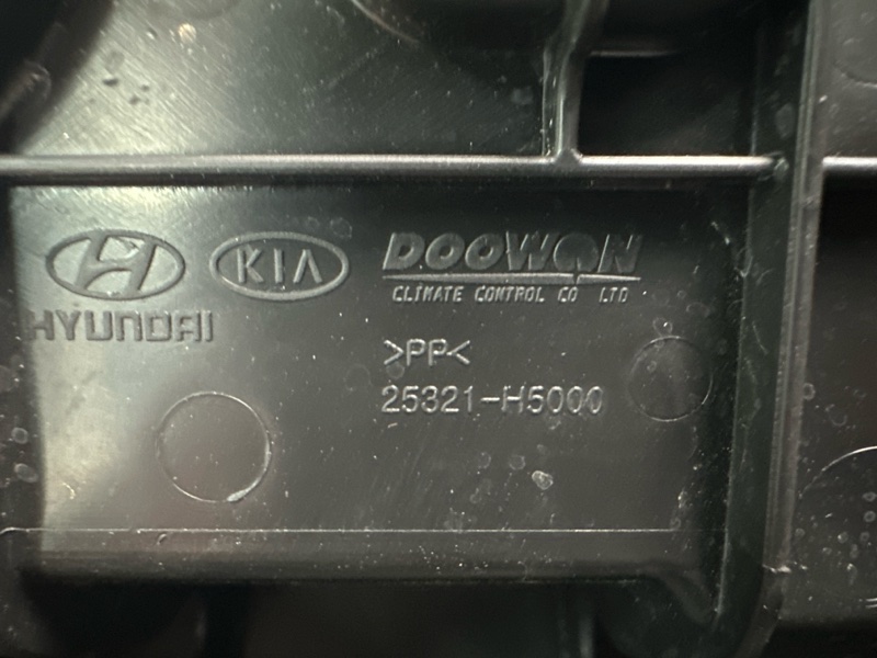Пыльник радиатора Kia Rio X 2021