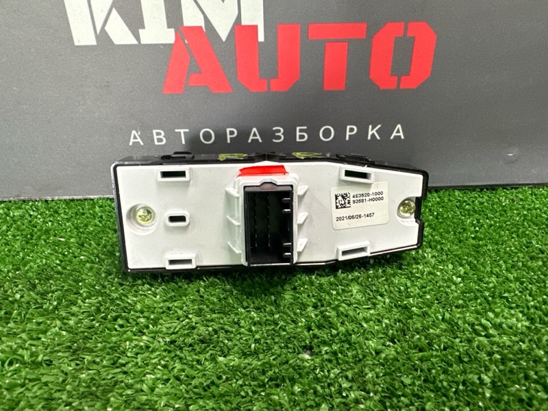 Кнопка стеклоподъемника Kia Rio X 2021