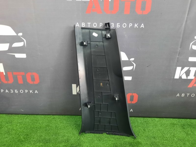 Накладка центральной стойки нижняя Skoda Rapid 2016
