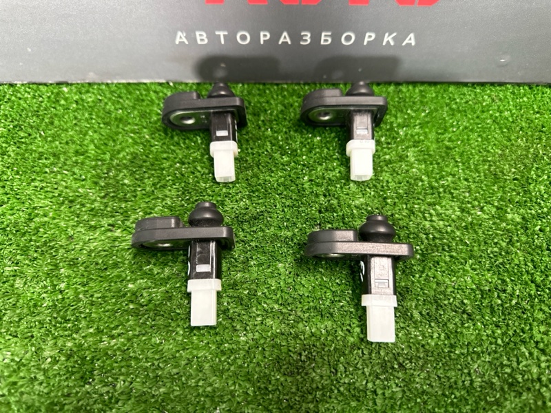 Концевик двери Kia Rio X 2021