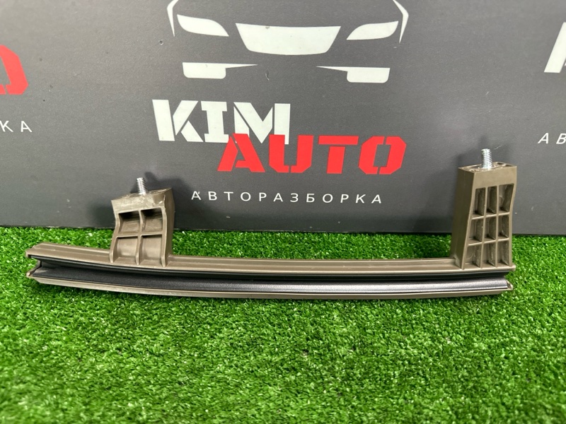 Направляющая стекла двери Kia Rio X 2021