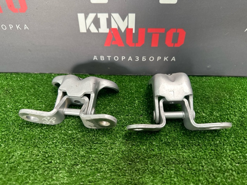 Петли двери Kia Rio X 2021