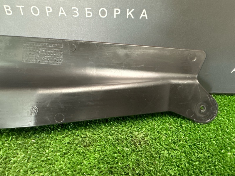 Накладка замка двери Hyundai Solaris 1 2016 RB