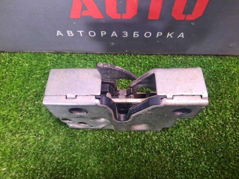Замок капота Skoda Rapid 2016