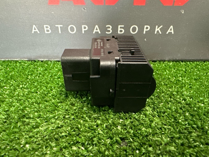 Кнопка корректора фар Volkswagen Polo 2013
