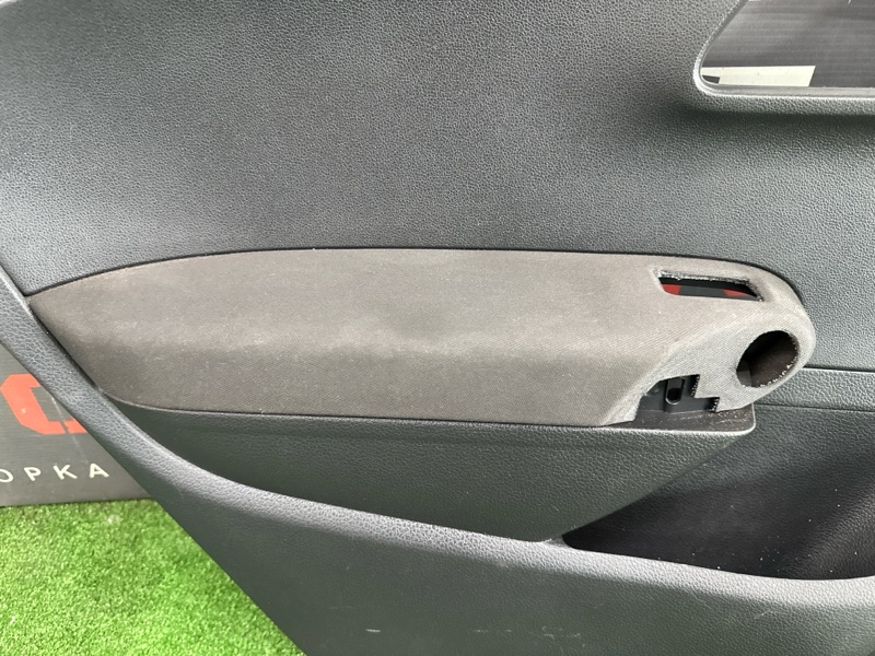 Обшивка двери Volkswagen Polo 2013