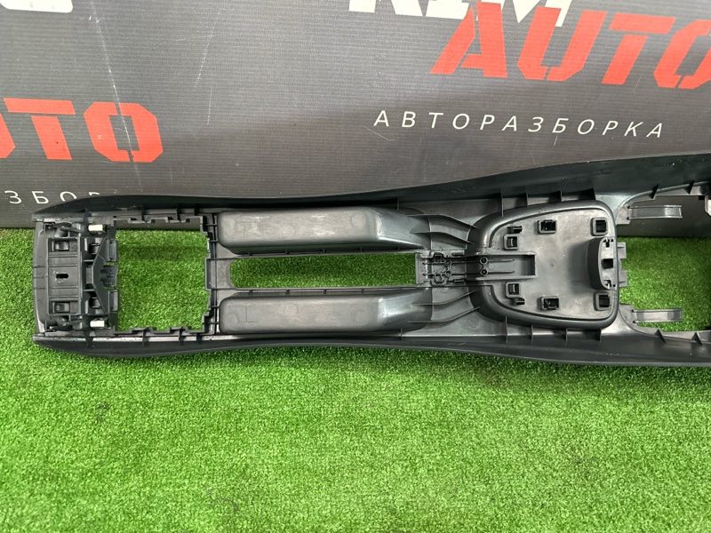 Центральная консоль АКПП с подстаканниками Volkswagen Polo 2013