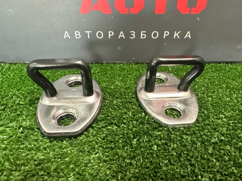 Ответная часть замка двери Volkswagen Polo 2013