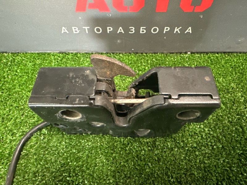 Замок капота Volkswagen Polo 2013