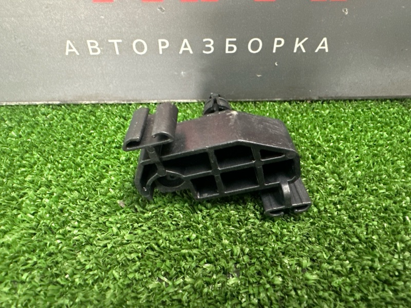Кронштейн фары Kia Rio X 2021