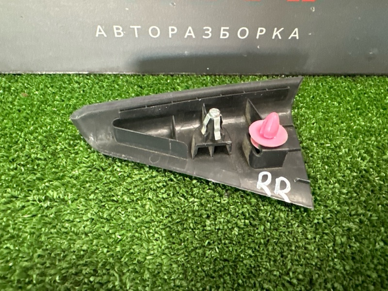 Накладка двери треугольник Kia Rio 3 2011 QB