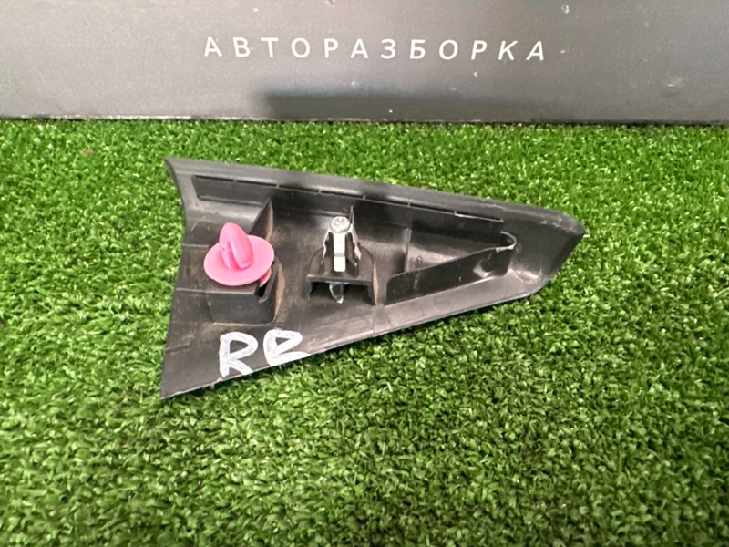 Накладка двери треугольник Kia Rio 3 2011 QB