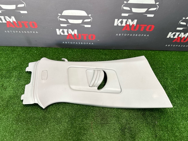Накладка центральной стойки верхняя Skoda Rapid 2016