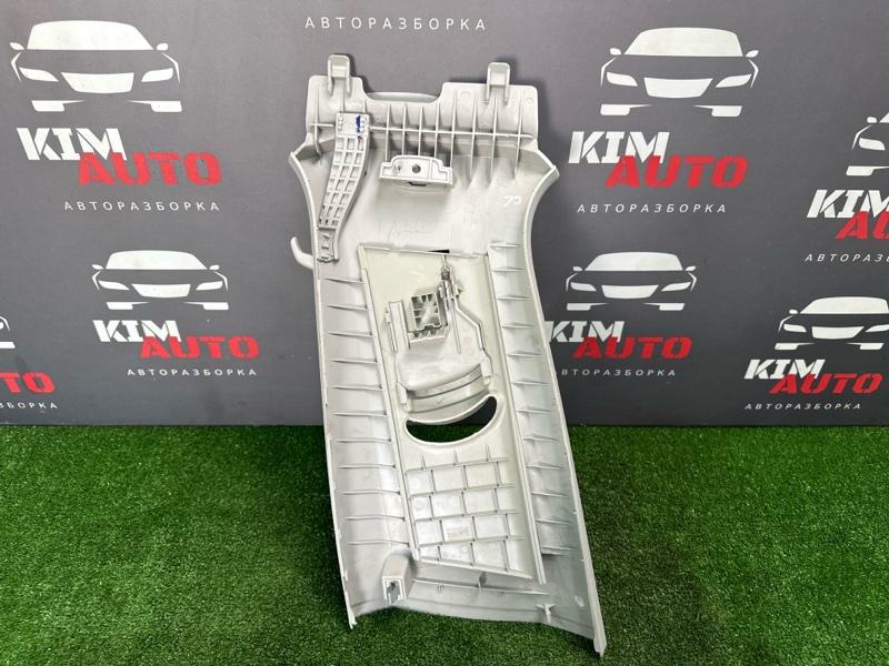 Накладка центральной стойки верхняя Skoda Rapid 2016