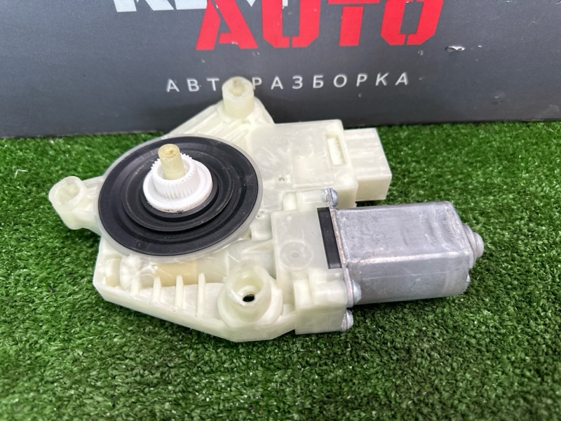 Моторчик стеклоподъёмника Skoda Rapid 2016