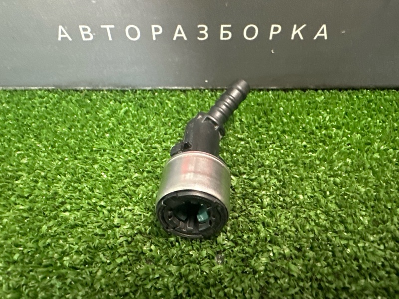 Быстросъем топливной трубки Skoda Rapid 2016