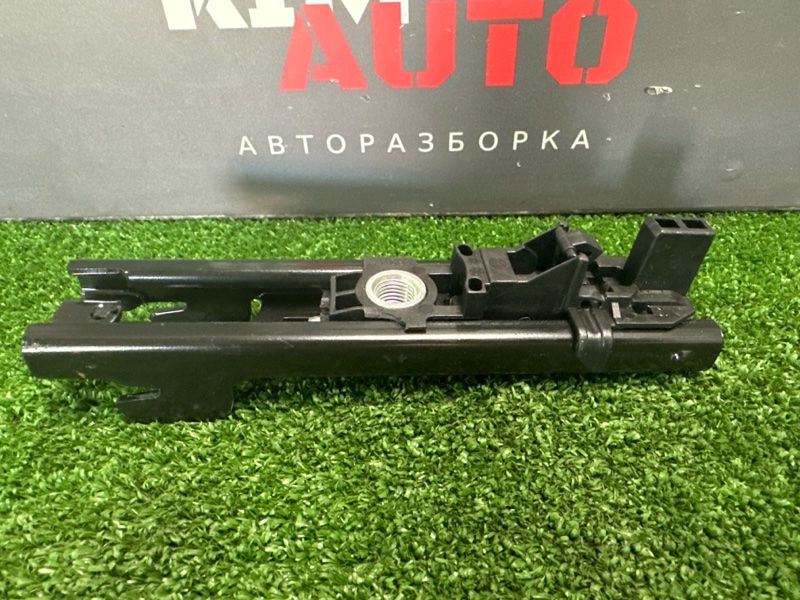 Механизм регулировки ремня безопасности Skoda Rapid 2016