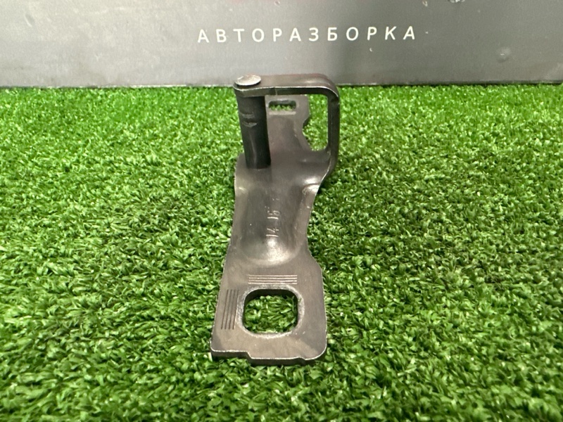Ответная часть замка багажника Skoda Rapid 2016