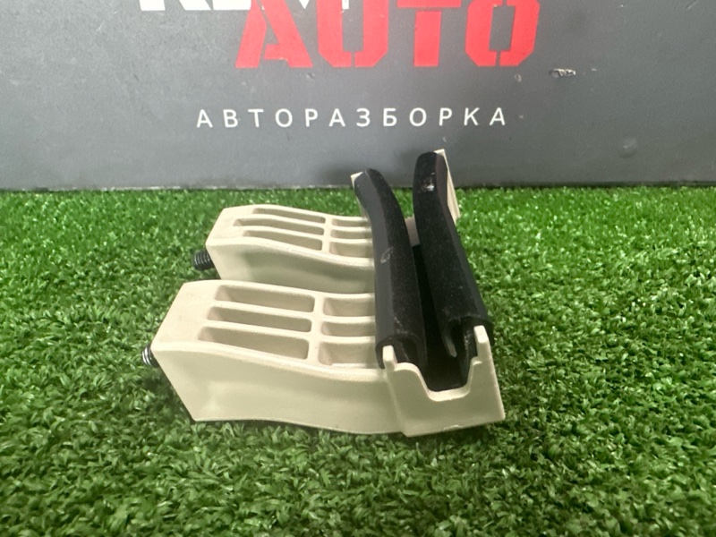 Держатель стекла двери Hyundai Creta GS 2018