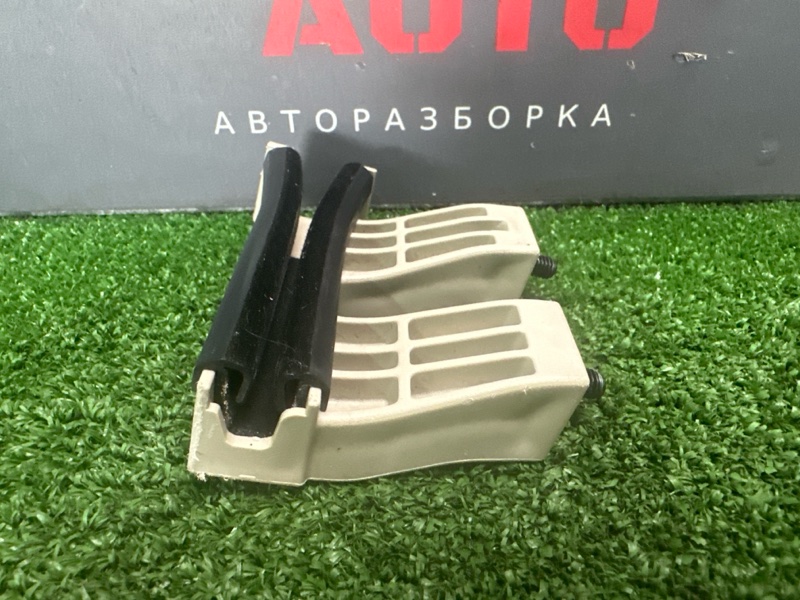 Держатель стекла двери Hyundai Creta GS 2018