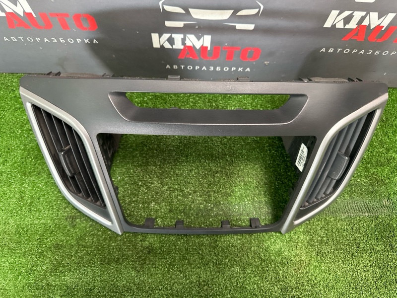 Рамка магнитолы с дефлекторами Hyundai Creta GS 2018