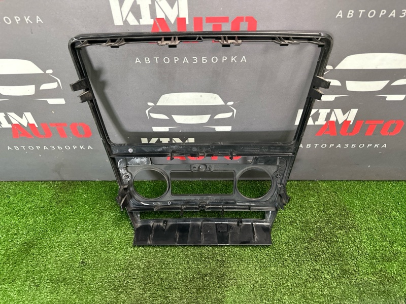 Рамка магнитолы Skoda Octavia A5
