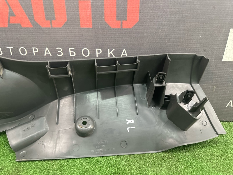 Накладка стойки нижняя Ford Focus 2 2007 HB