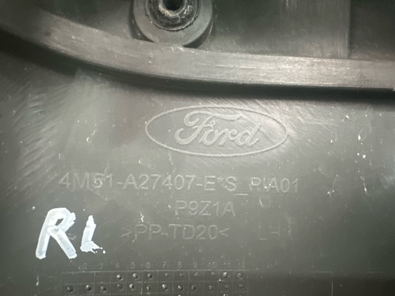 Обшивка двери Ford Focus 2 2007 HB