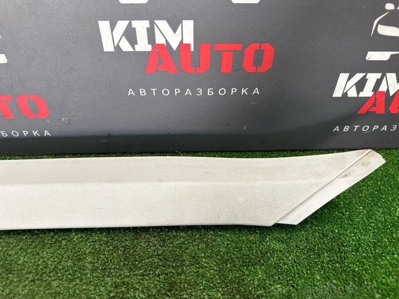 Накладка крышки багажника верхняя Ford Focus 2 2007 HB