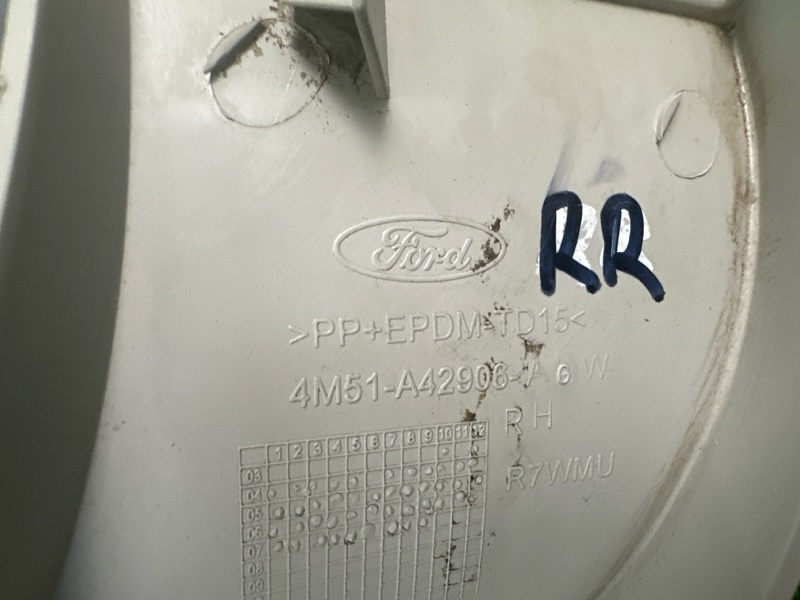 Накладка крышки багажника верхняя Ford Focus 2 2007 HB