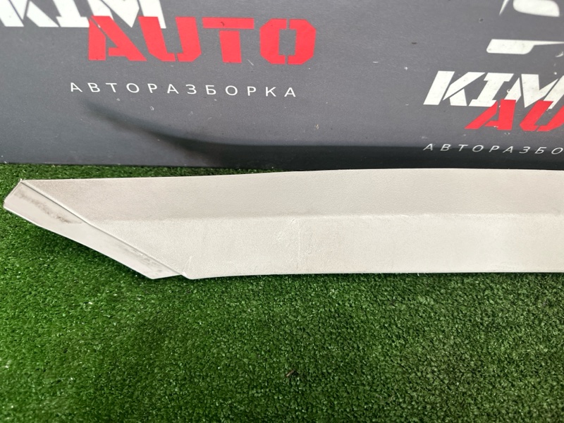 Накладка крышки багажника верхняя Ford Focus 2 2007 HB