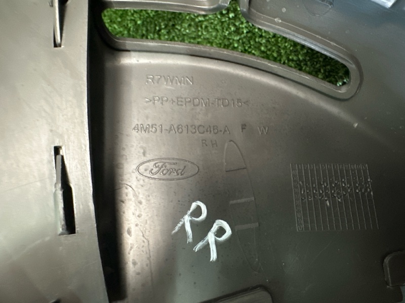 Опора полки багажника Ford Focus 2 2007 HB