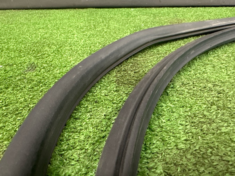 Уплотнитель двери Ford Focus 2 2007 HB