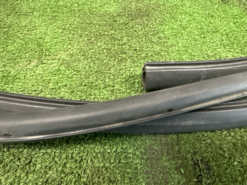 Уплотнитель двери Ford Focus 2 2007 HB