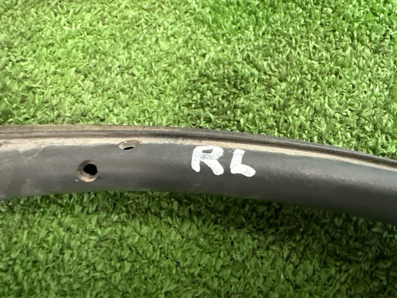 Уплотнитель двери Ford Focus 2 2007 HB