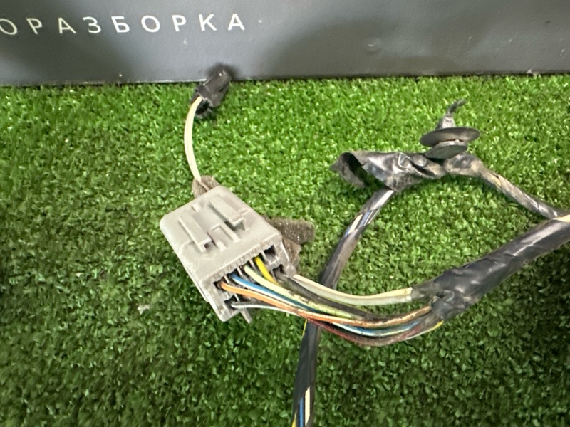 Проводка двери Ford Focus 2 2007 HB