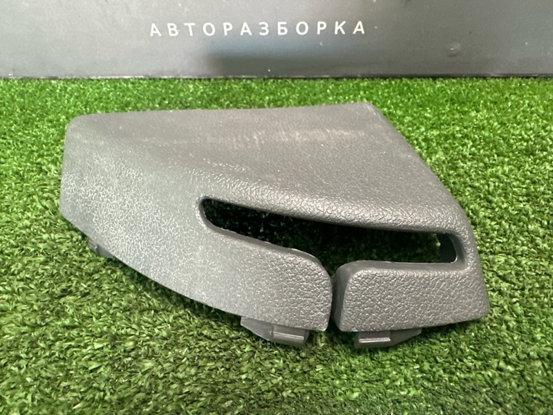 Направляющая шторки багажника Ford Focus 2 2007 HB