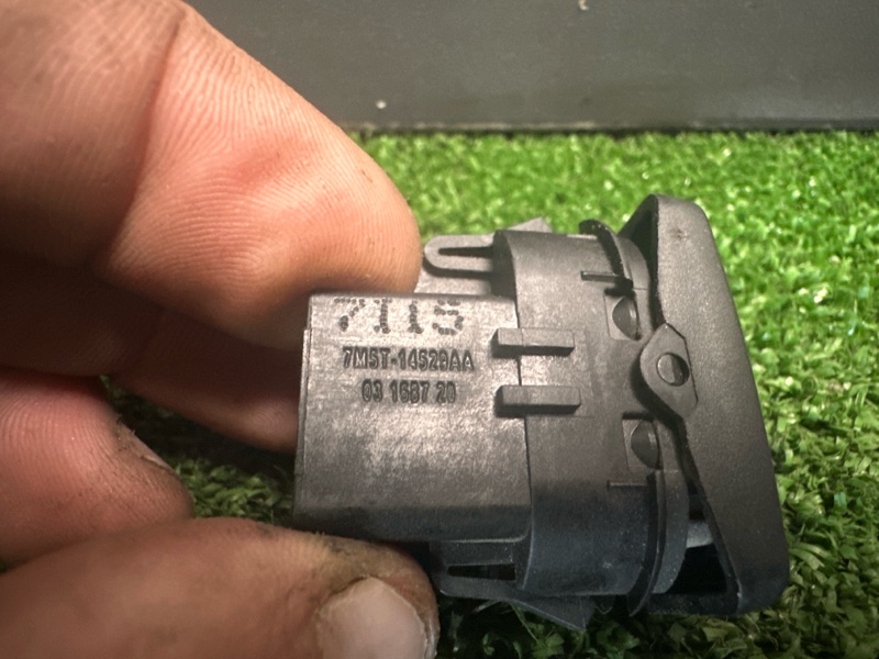 Кнопка стеклоподъемника Ford Focus 2 2007 HB