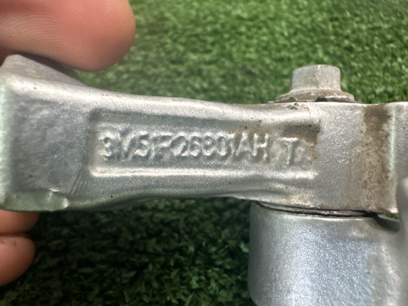 Петли двери Ford Focus 2 2007 HB
