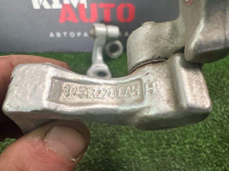 Петли двери Ford Focus 2 2007 HB