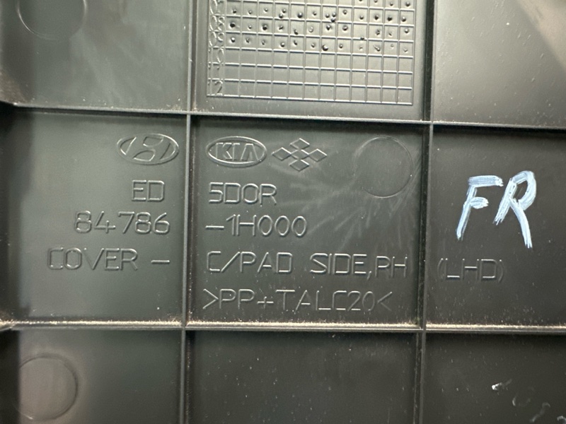 Накладка торпедо боковая Kia Ceed 1 2010 ED