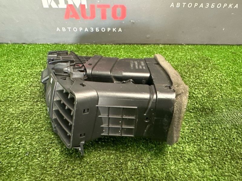 Дефлектор отопителя центральный Kia Ceed 1 2010 ED
