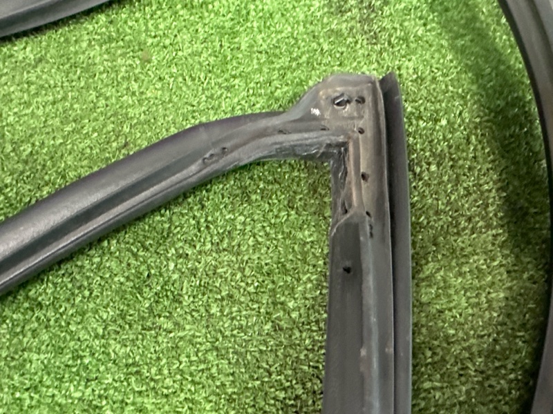 Уплотнитель двери Kia Ceed 1 2010 ED