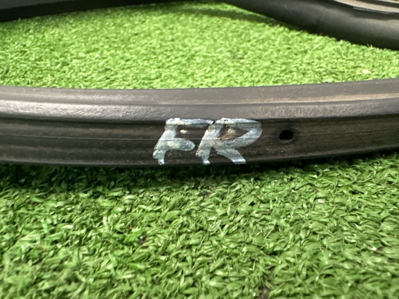 Уплотнитель двери Kia Ceed 1 2010 ED