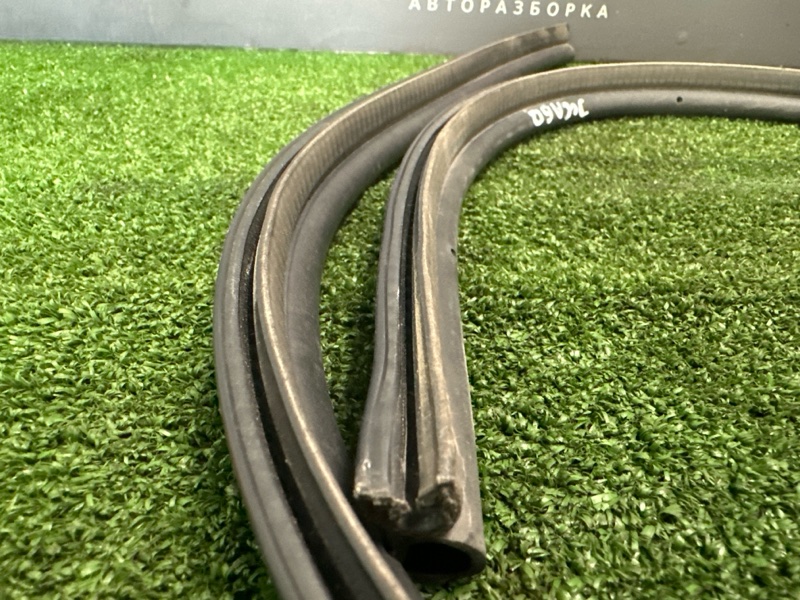 Уплотнитель жабо Kia Ceed 1 2010 ED